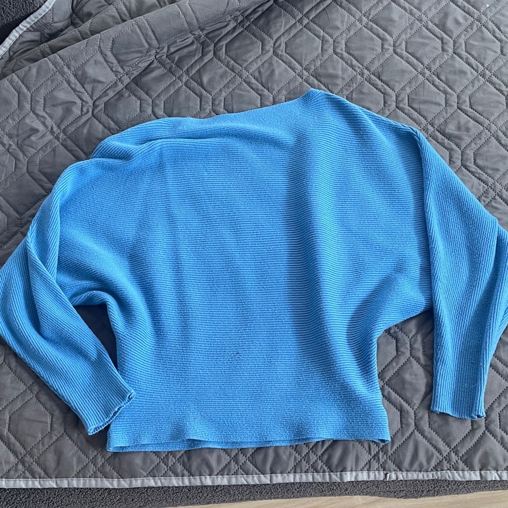 Women's off the shoulder Blue Sweater medium/small very stretchy